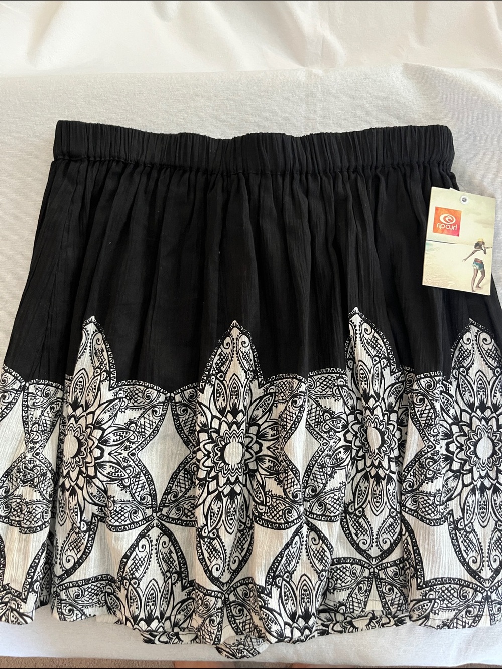 Rip Curl Women’s Black White Floral Border Skirt